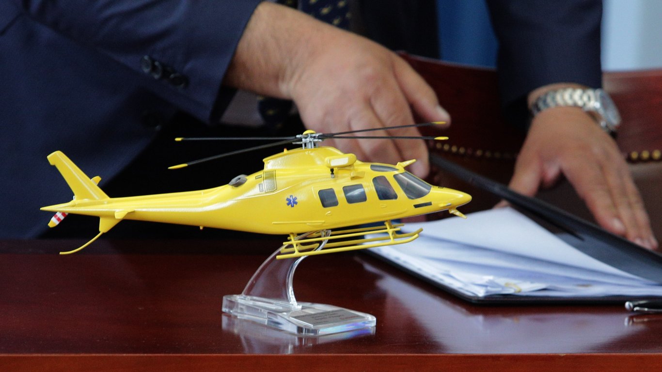 Подписаха договора за доставката на хеликоптерите за спешна помощ