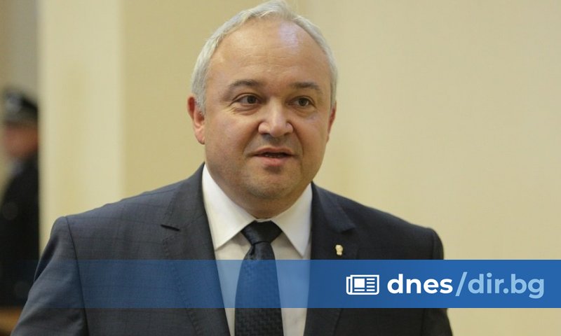 Когато разкриеш влиянието на Пеевски в МВР и разпънатият чадър