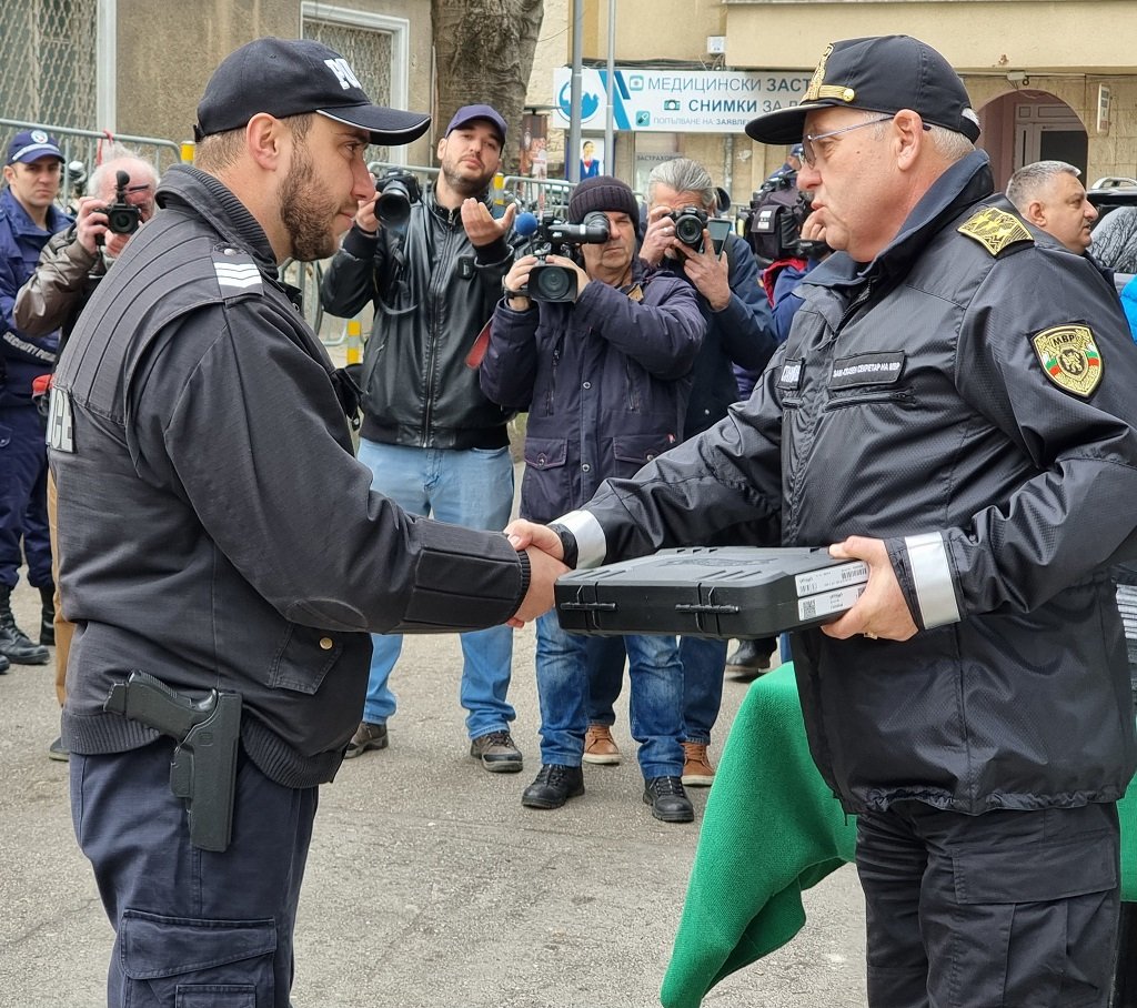 Церемонията се проведе пред сградата на дирекцията на полицията във Варна