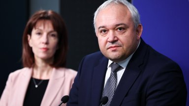 От четири дни десетки училища в страната където са съсредоточени