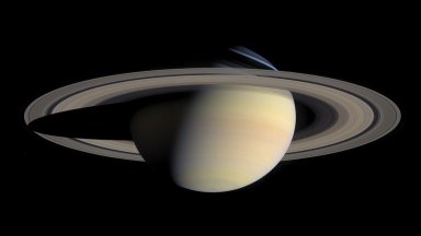 Пръстените на Сатурн нагряват атмосферата му, установиха мисии на НАСА