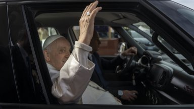 Папа Франциск на изписване от болницата: Все още съм жив