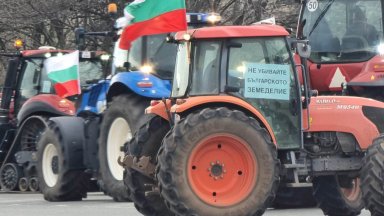 Протест на фермери и земеделци блокира центъра на София