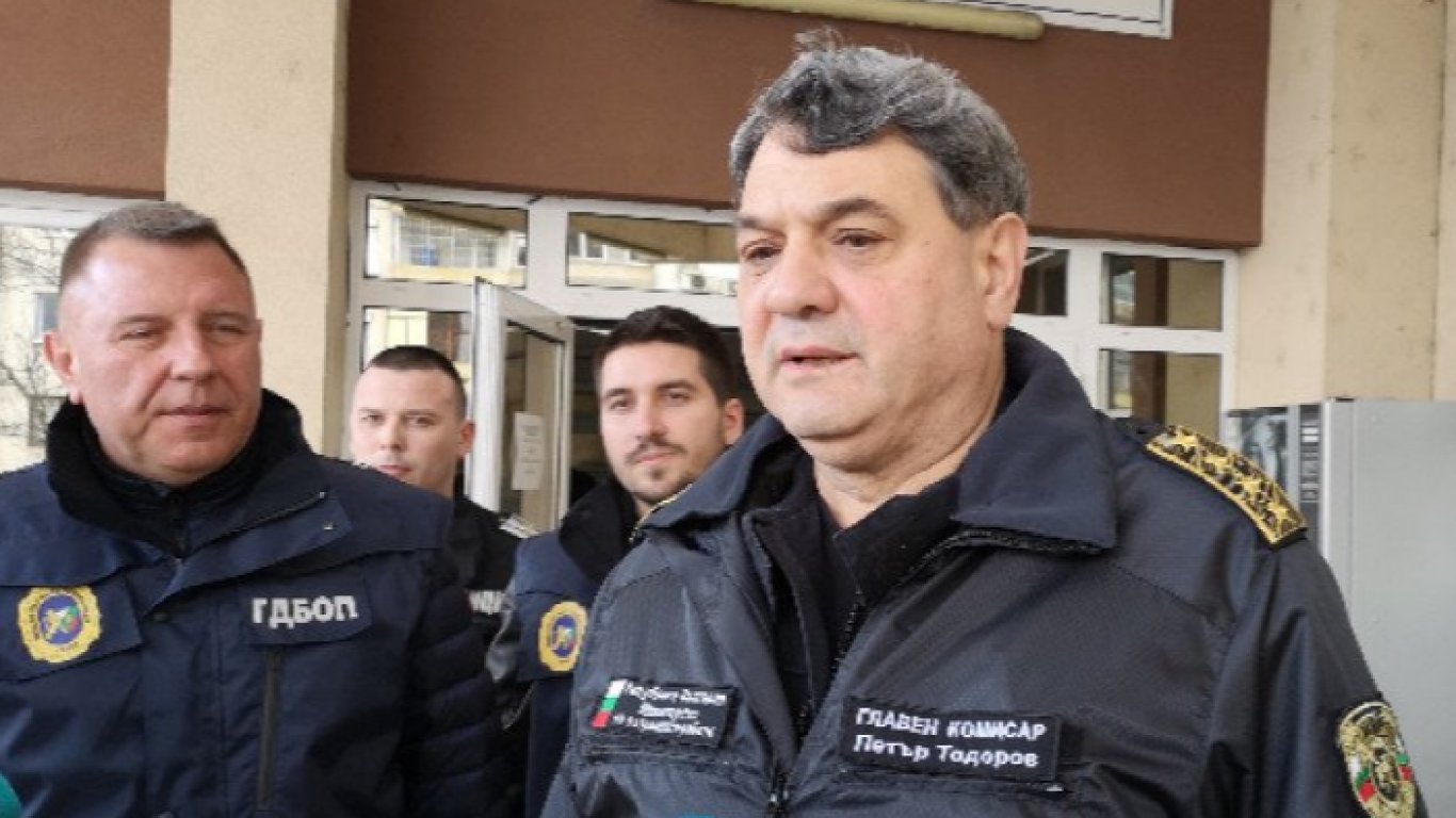 Арестуваха двама 15-годишни в Пловдив заради сигнали за бомби в училищата 