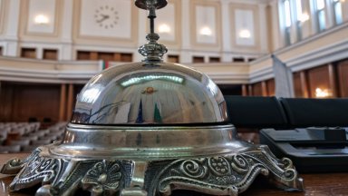 Парламентът е готов за новата смяна, откриването - без посланиците на Русия и Беларус