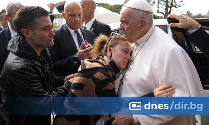 86-годишният папа напусна римската болница Джемели едва вчера, след тридневен