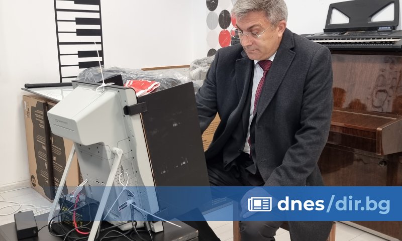 На въпрос защо е предпочел машинно гласуване вместо хартиена бюлетина,
