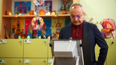 Донев апелира българските граждани да гласуват Днес съм с позитивна