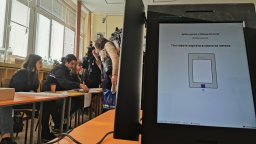 Заради белите бюлетини от машини: ЦИК реши при проблем избирателят да гласува повторно