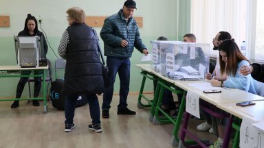 Избирателната активност по часове 15 часа Галъп 25 1 14 часа Тренд 21 4
13