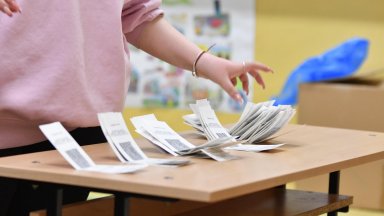 Те показват че към 6 часа сутринта на 3 април