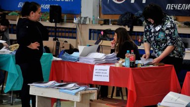 Бургас РИК обработка на изборните резултати Снимка БТА
