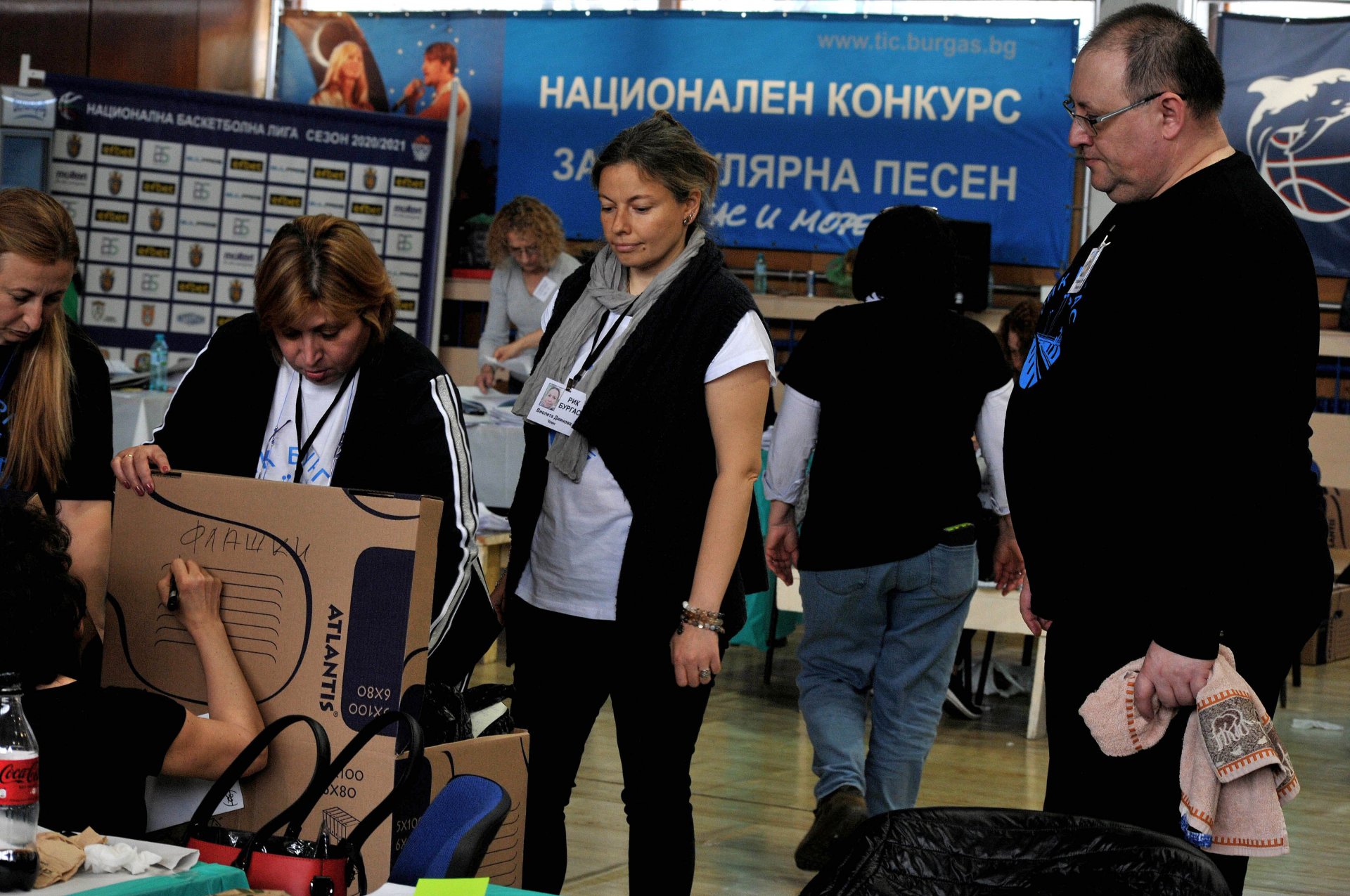 Бургас - РИК - обработка на изборните резултати