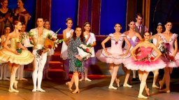 Комичният балет "Зле опазеното момиче" с премиера в Бургас в петък