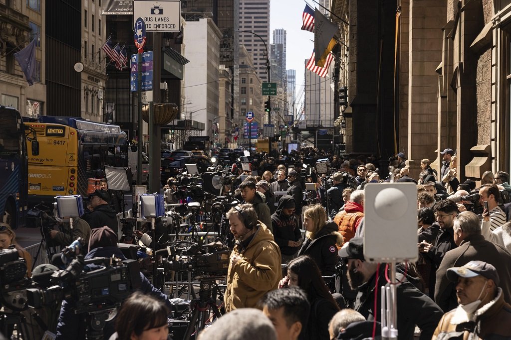 Представители на медиите пред Trump Tower