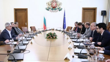 Служебното правителство продължава да води активен диалог с Брюксел във