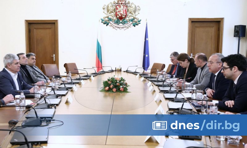 Служебното правителство продължава да води активен диалог с Брюксел във