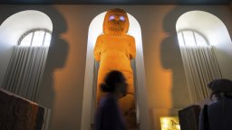 Шоу от звук и светлина преобразява експонатите в берлинския музей Пергамон