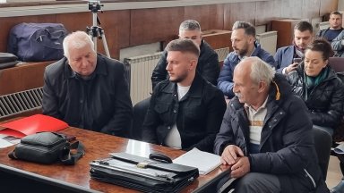 Съдът разглежда предоставените писмени доказателства по делото ще бъдат разпитани