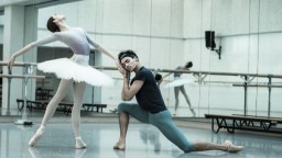 Звездатата на Националния балет на Нидерландия Виктор Кайшета и блестящата Елизабет Тонев в "Лебедово езеро"