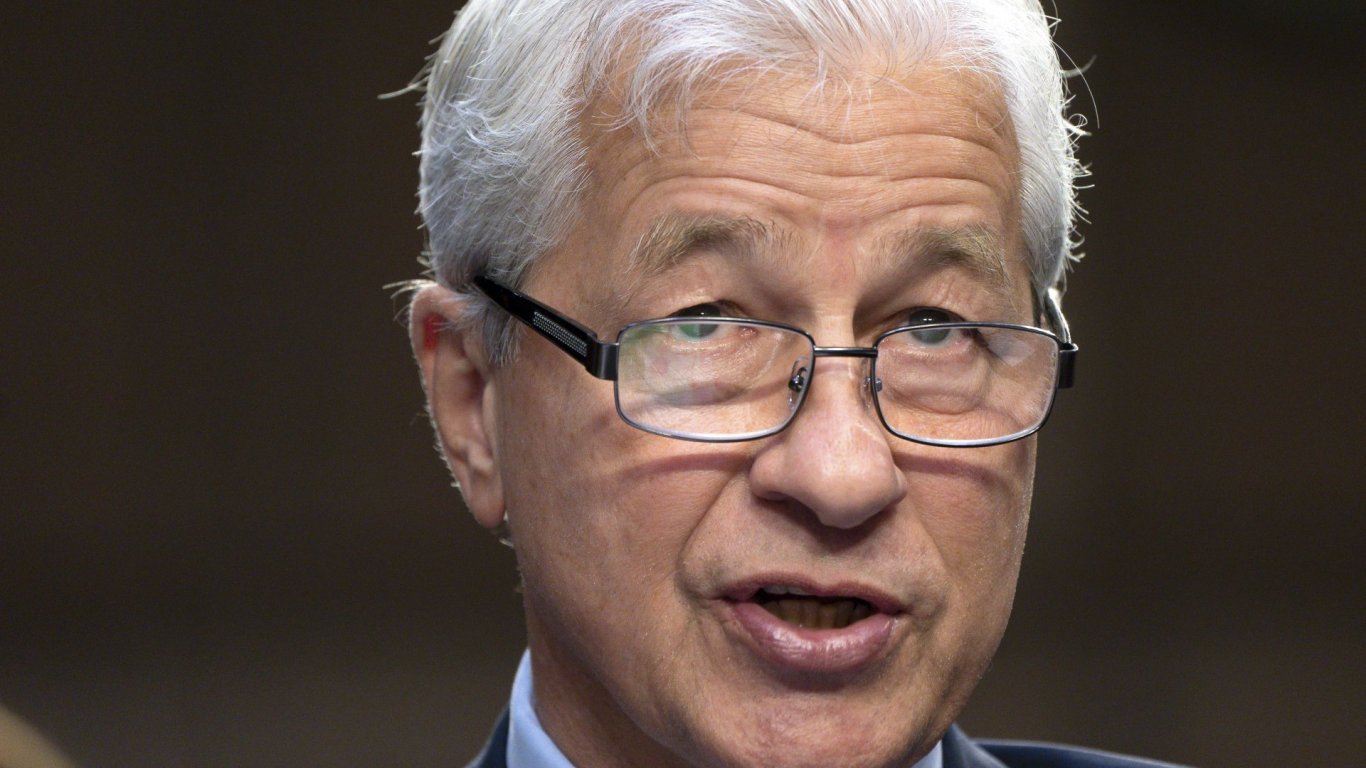 Шефът на JPMorgan предупреди, че банковата криза още не е приключила