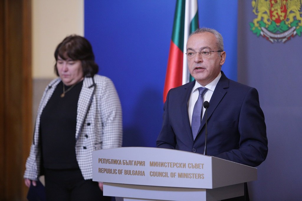 Премиерът Гълъб Донев и финансовият министър Росица Велкова 