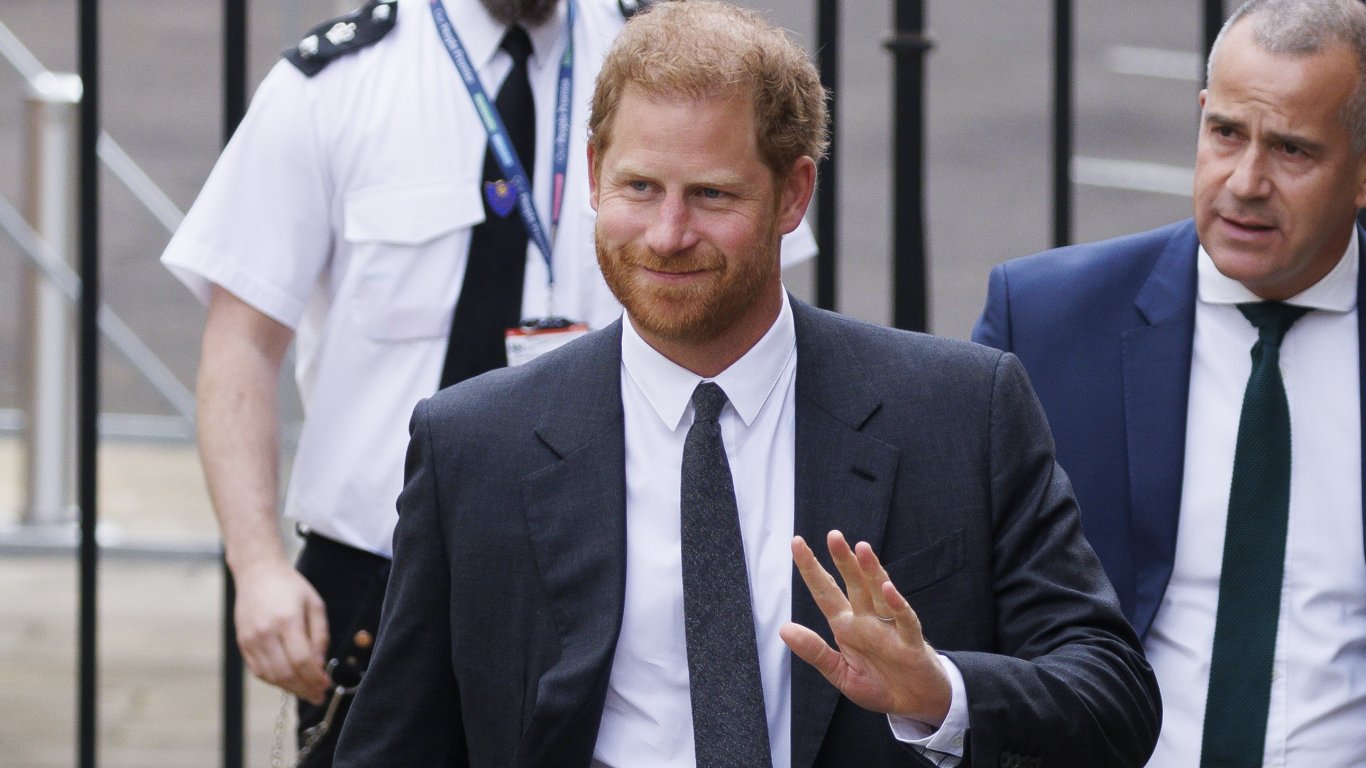 Британският принц Хари оттегли иска си за клевета срещу британски таблоид