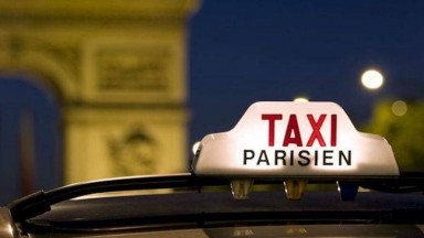 Туристи плащат по 2000 евро на фалшиви таксита на парижко летище