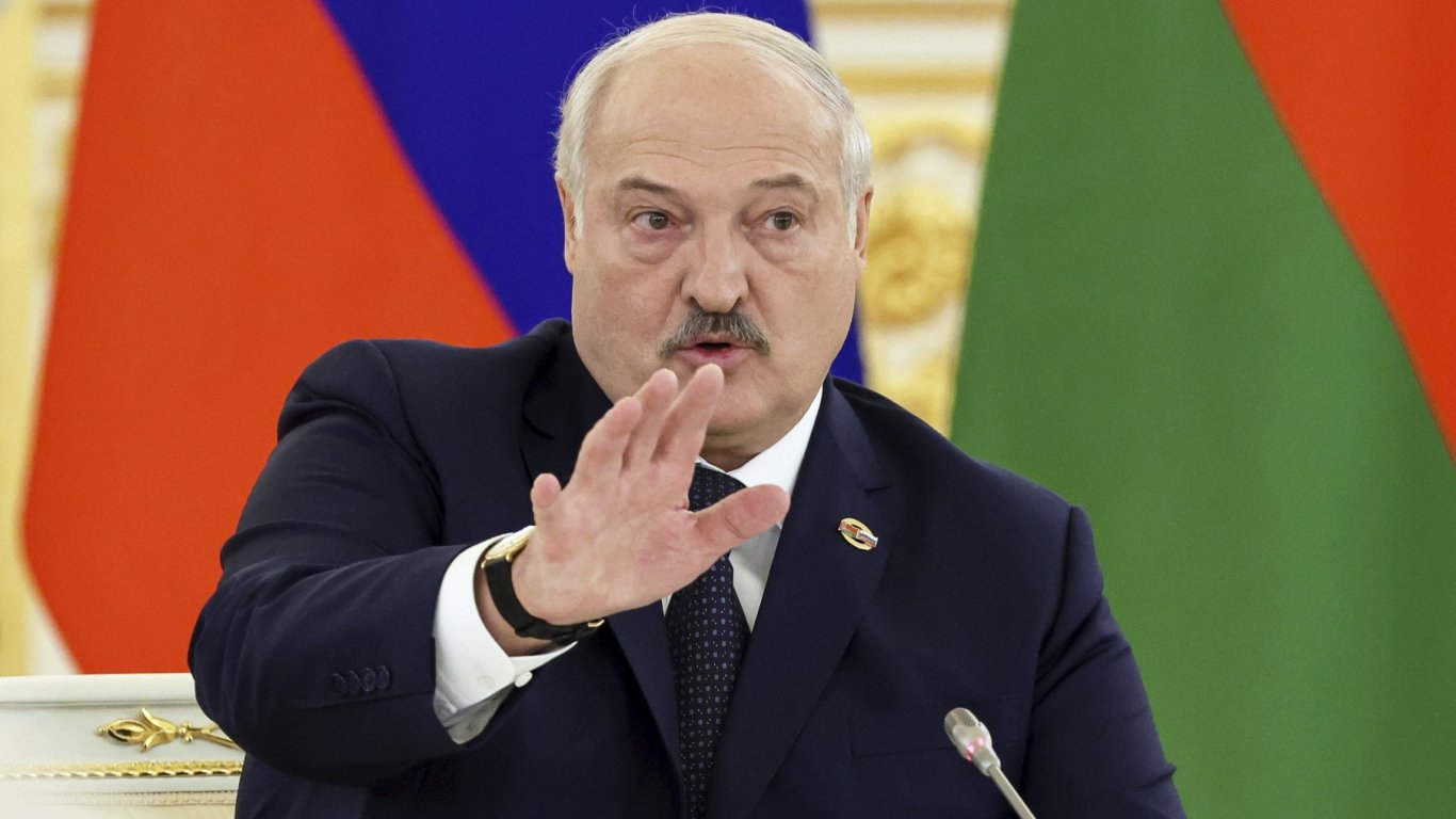 Лукашенко: Беларус се готви за война