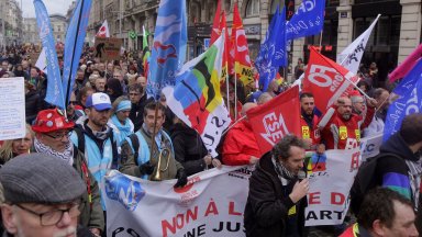 В Париж Лион и Нант този следобед избухнаха размирици след