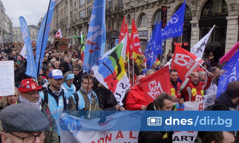  
В Париж, Лион и Нант този следобед избухнаха размирици след