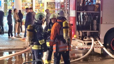 Снимка BulFoto Малко след 23 ч тази нощ задимяване задейства