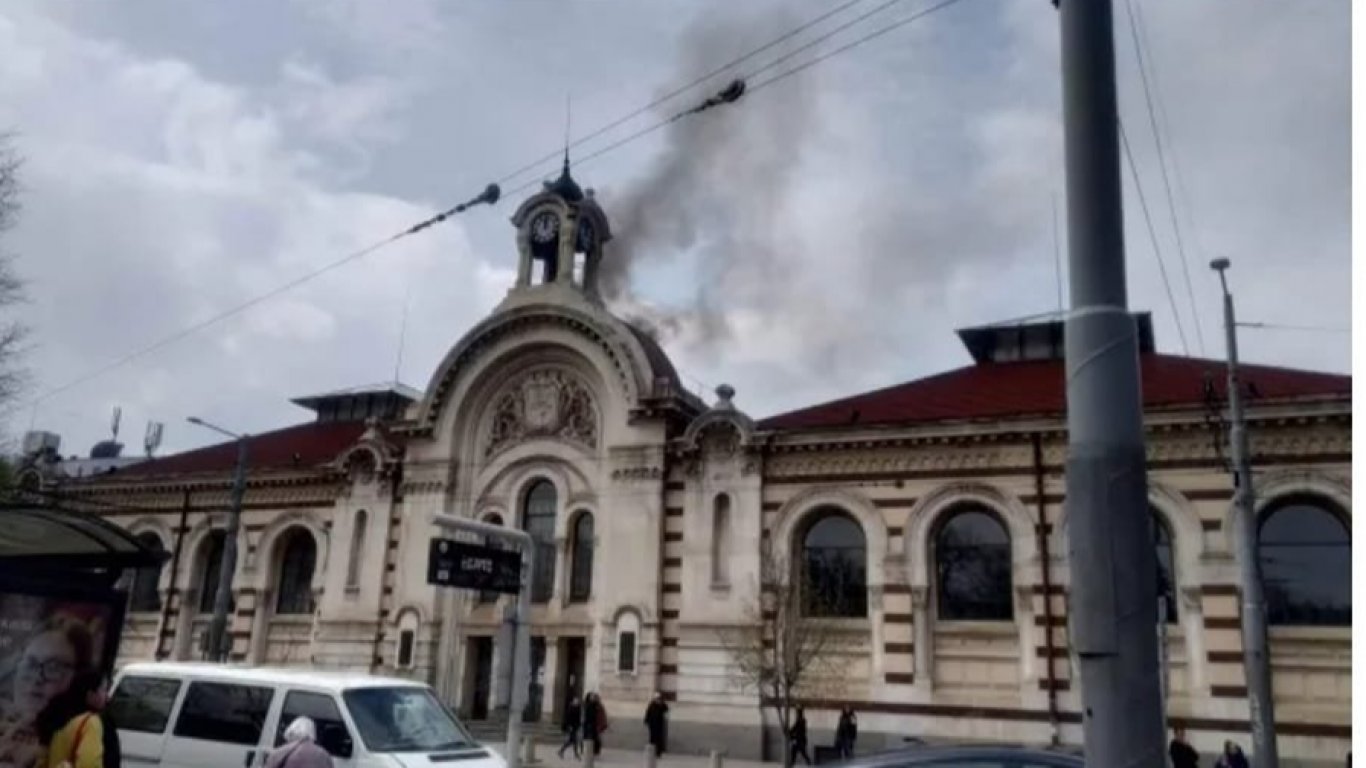 Пожар горя в Халите, няма щети по сградата