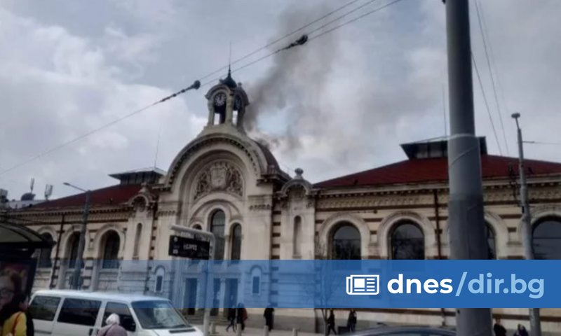 Сигналът за пламъците е подаден в 13.22 ч. Предполага се,