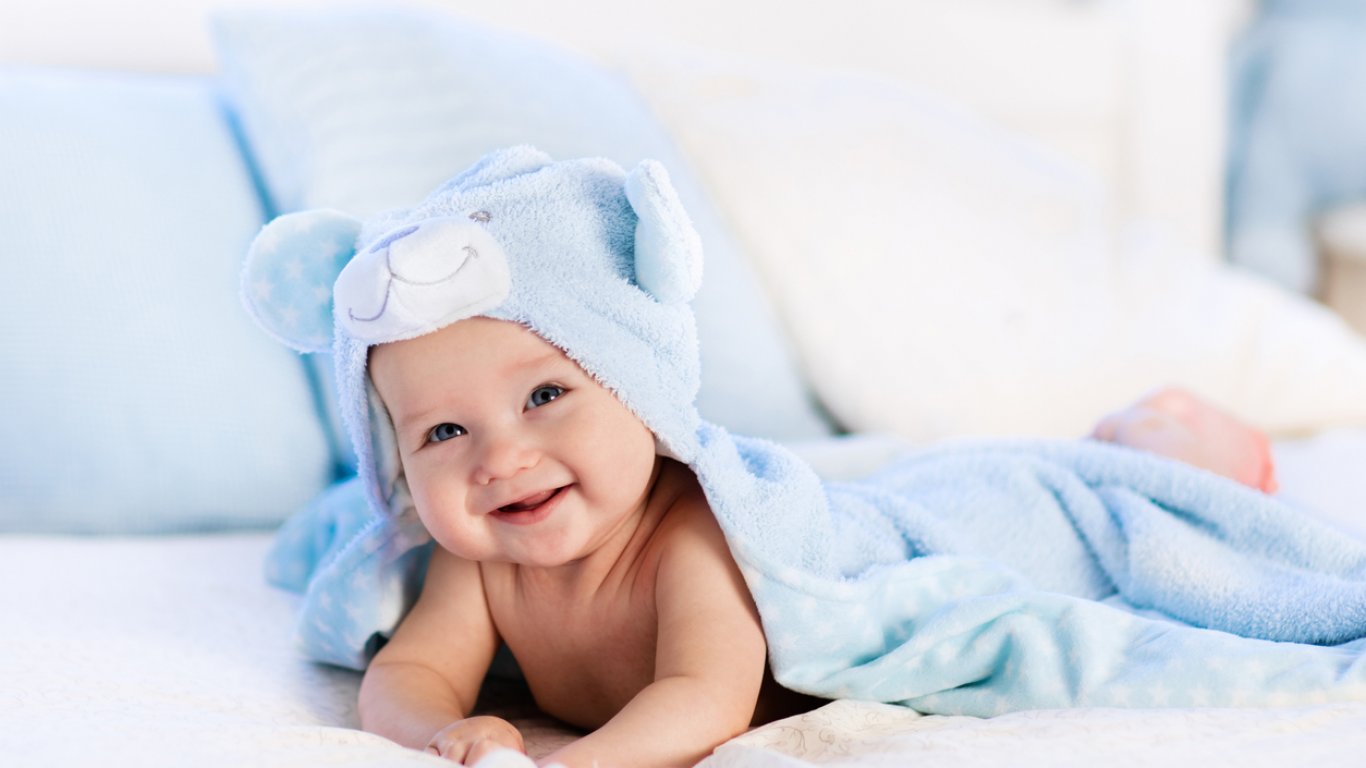 Къпане на бебето: основни стъпки