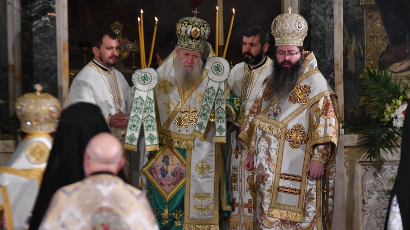 Патриарх Неофит оглави празничната литургия с послание за мир и благодат