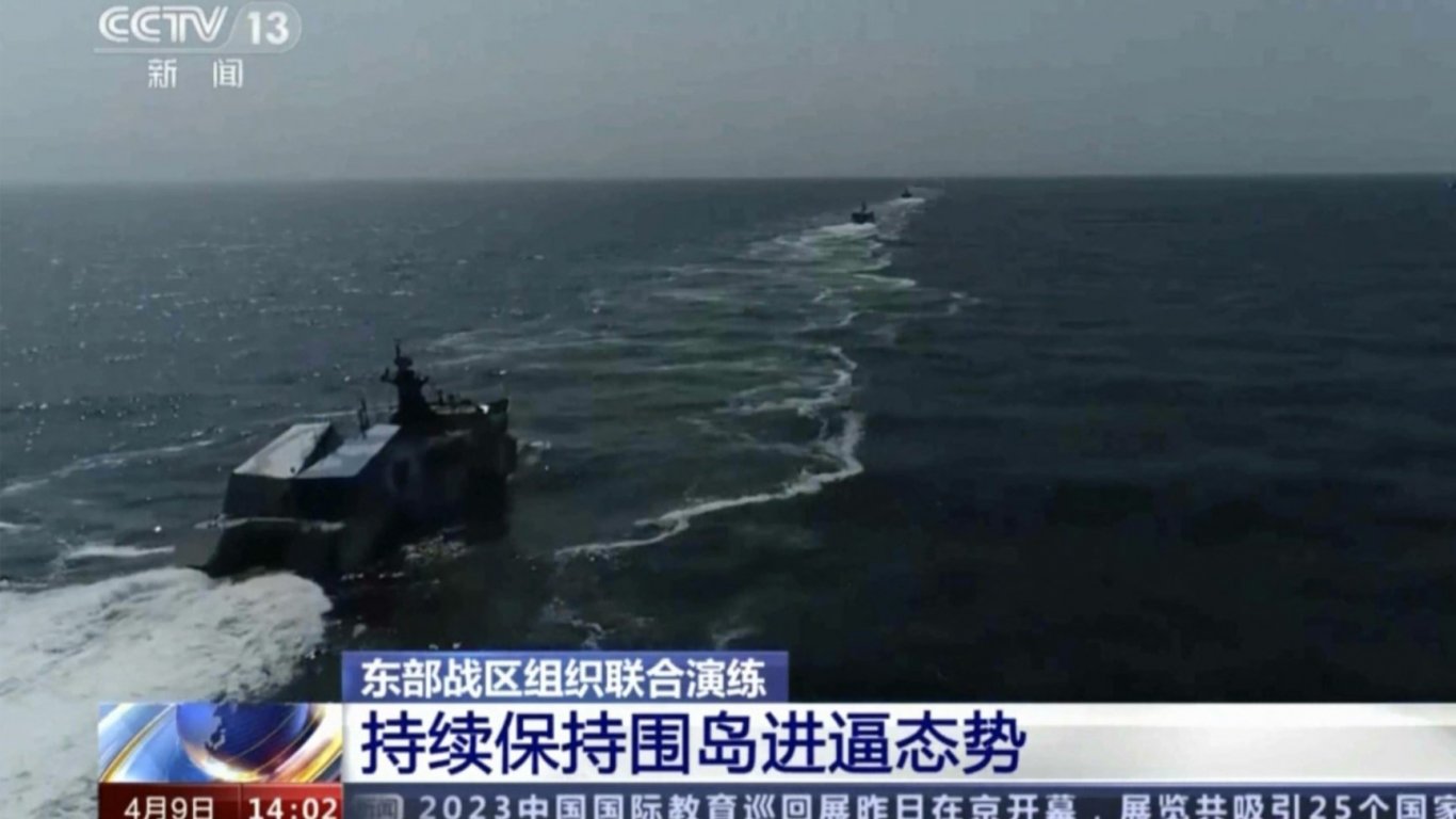 Напрежението расте: Китайски и тайвански кораби са застанали едни срещу други в Тайванския проток