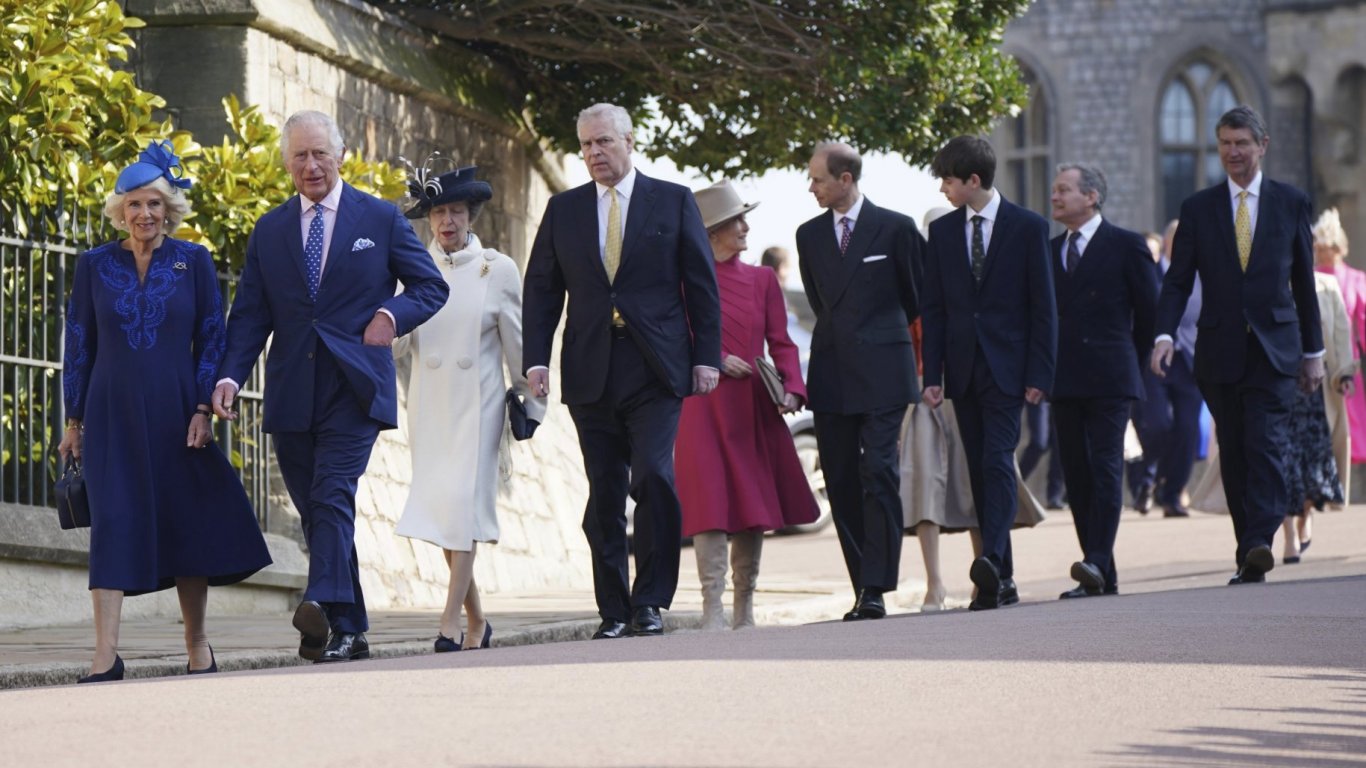 Британската кралска фамилия се събра в Уиндзор за традиционната служба за Великден