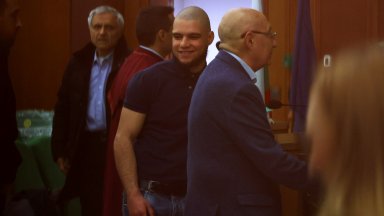 Младежът е подсъдим за осем престъпления едно от които е