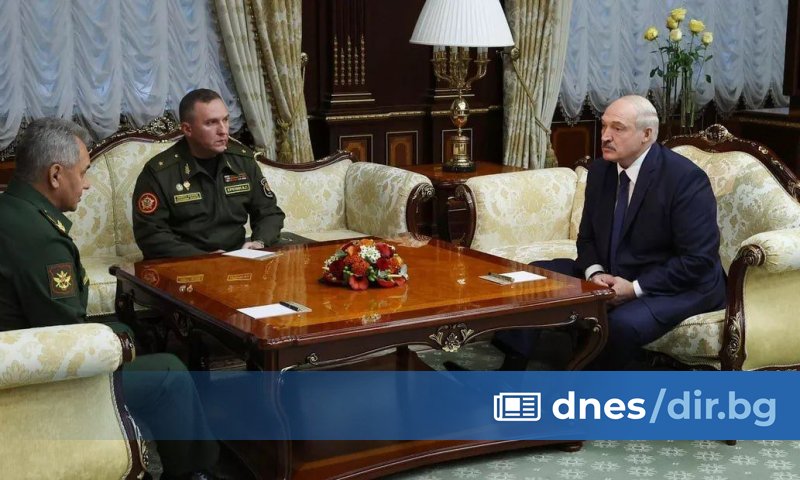 На срещата Лукашенко е поискал от Москва гаранции за сигурност.
Естествено,