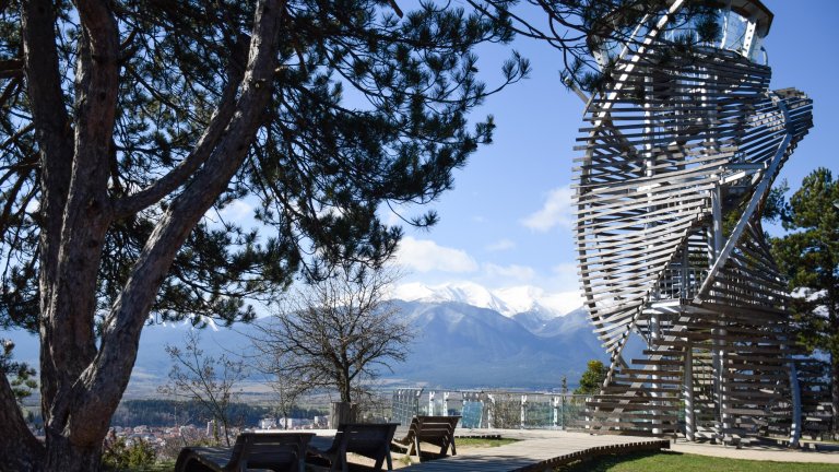 Хълмът Голак над Разлог и невероятната  панорама към Пирин, Родопи и Рила(галерия)