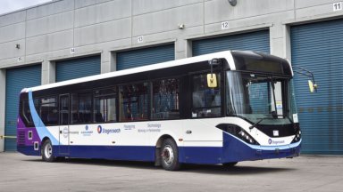 Шотландия пуска първата линия със самоуправляващи се автобуси в света