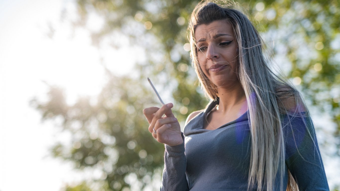 Властите на Острова предлагат до 400 паунда на бременни жени, за да спрат да пушат 