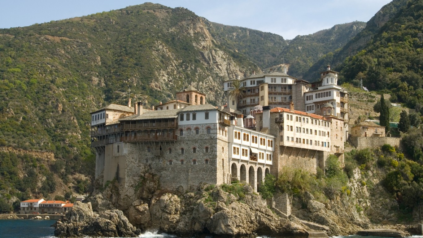 Наплив от поклонници на Атон - Света Гора спира посетителите 