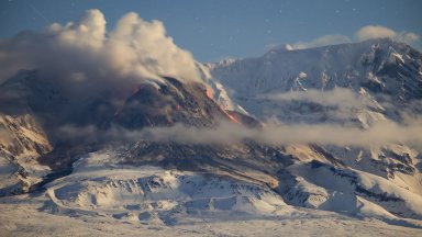 Вулканът Шивелич изригна и изпрати стълб от пепел на височина 10 км (снимки/видео)