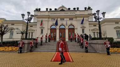 Преговорните екипи се събраха на преговори в празничния ден но
