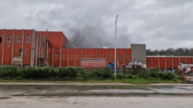 Повече от 24 часа продължиха усилията на огнеборците от Районната