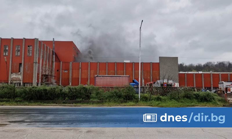 Повече от 24 часа продължиха усилията на огнеборците от Районната