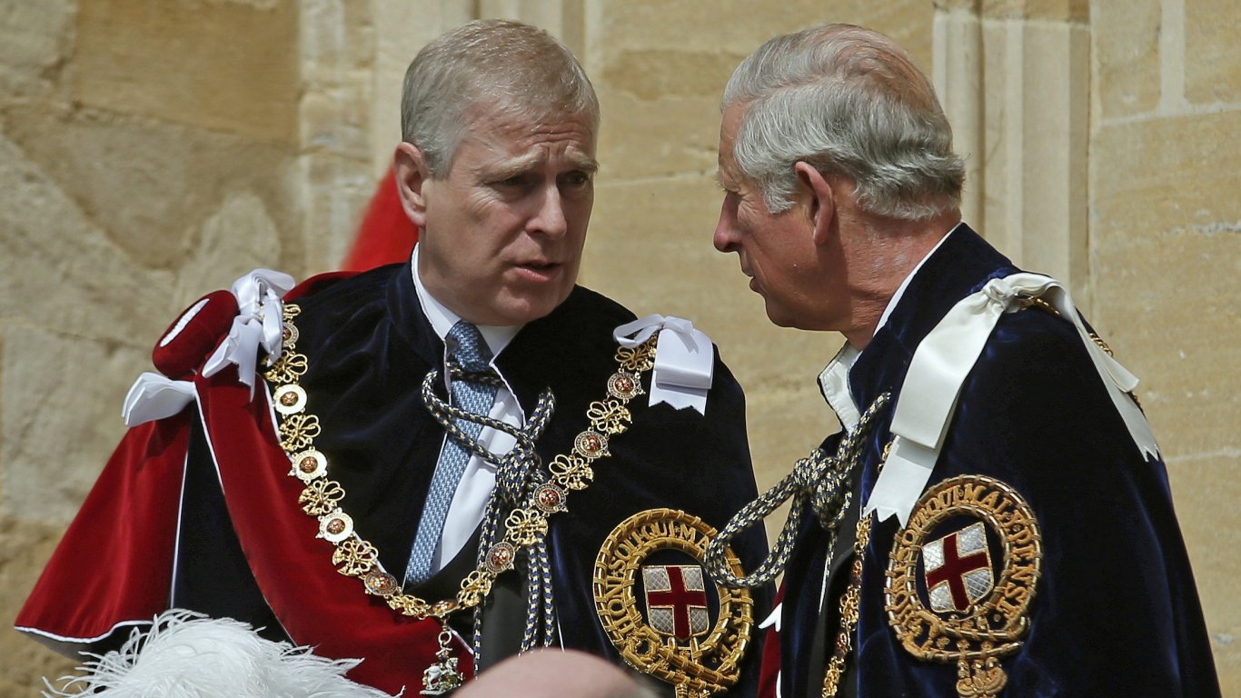 Крал Чарлз Трети бесен на принц Андрю, който отказва да напусне дома си за $37 млн.