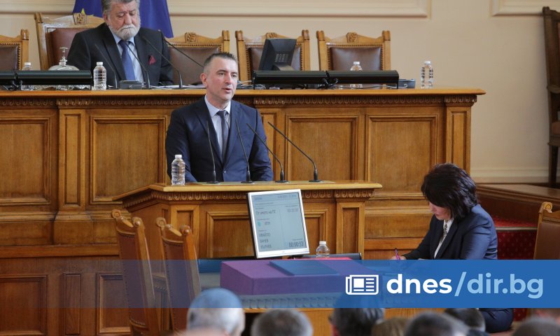 В най-кратката от всички декларации на парламентарно представените партии, той